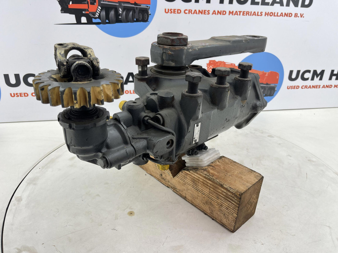 Grove GMK 2035 steering box - Рулевой механизм для Мобильных кранов: фото 2 Grove GMK 2035 steering box - Рулевой механизм для Мобильных кранов: фото 2