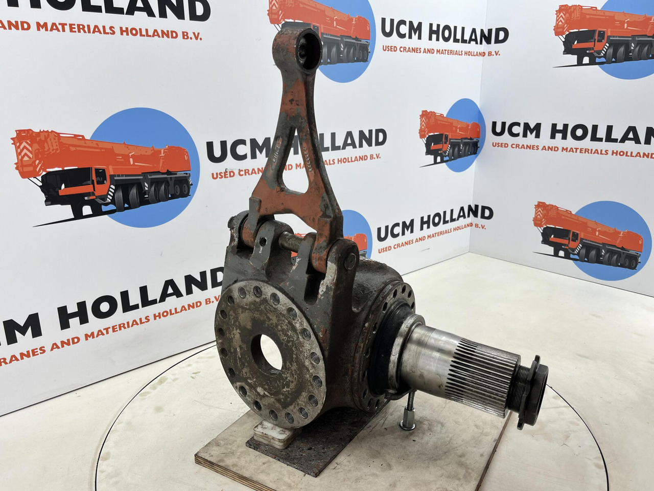 Grove GMK 3055 Steering knuckle 16 holes axle 3 right - Поворотный кулак для Кранов: фото 3 Grove GMK 3055 Steering knuckle 16 holes axle 3 right - Поворотный кулак для Кранов: фото 3