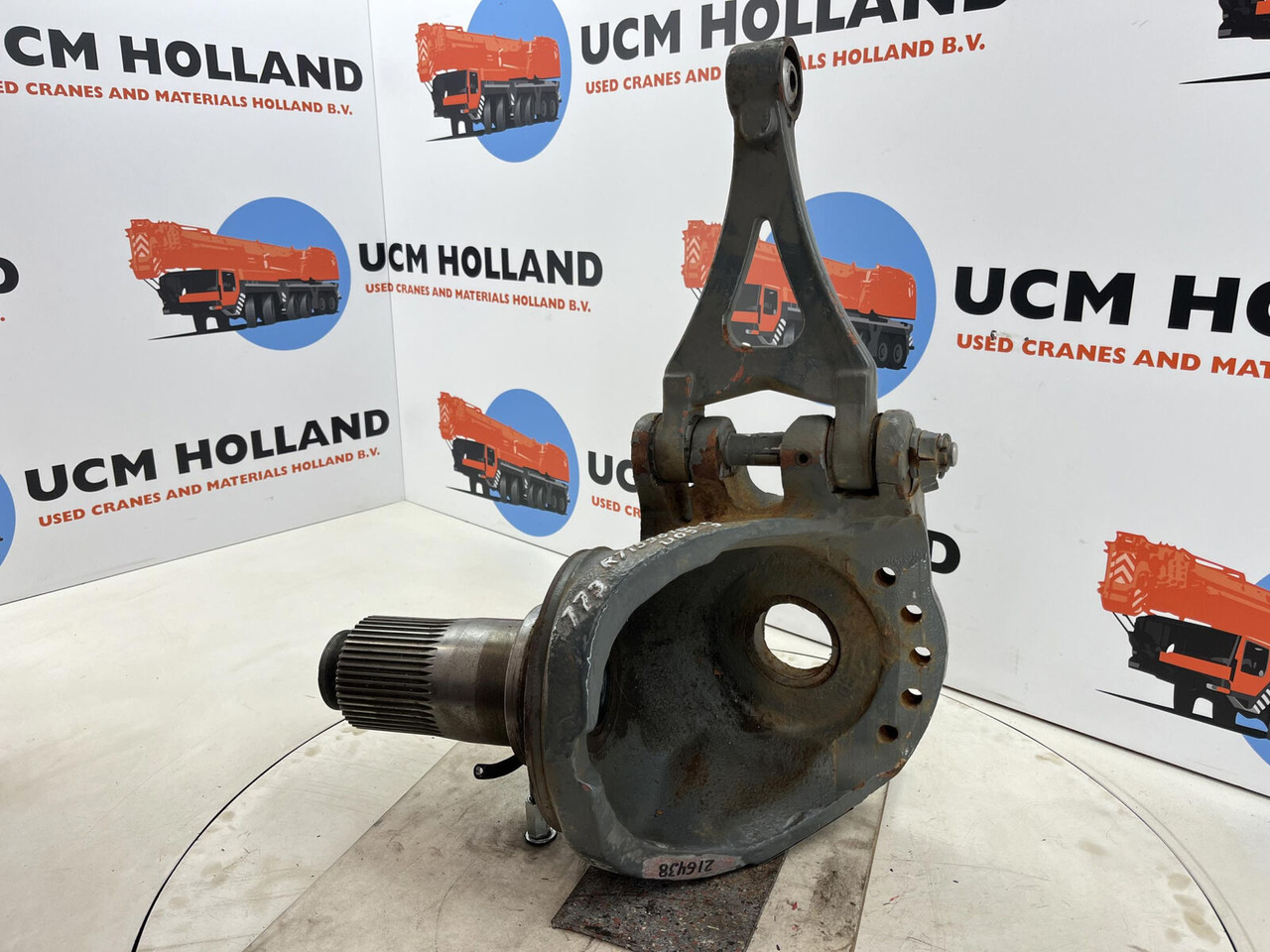 Grove GMK 3055 steering knuckle 16 holes axle 1 and 2 left - Поворотный кулак для Мобильных кранов: фото 4 Grove GMK 3055 steering knuckle 16 holes axle 1 and 2 left - Поворотный кулак для Мобильных кранов: фото 4