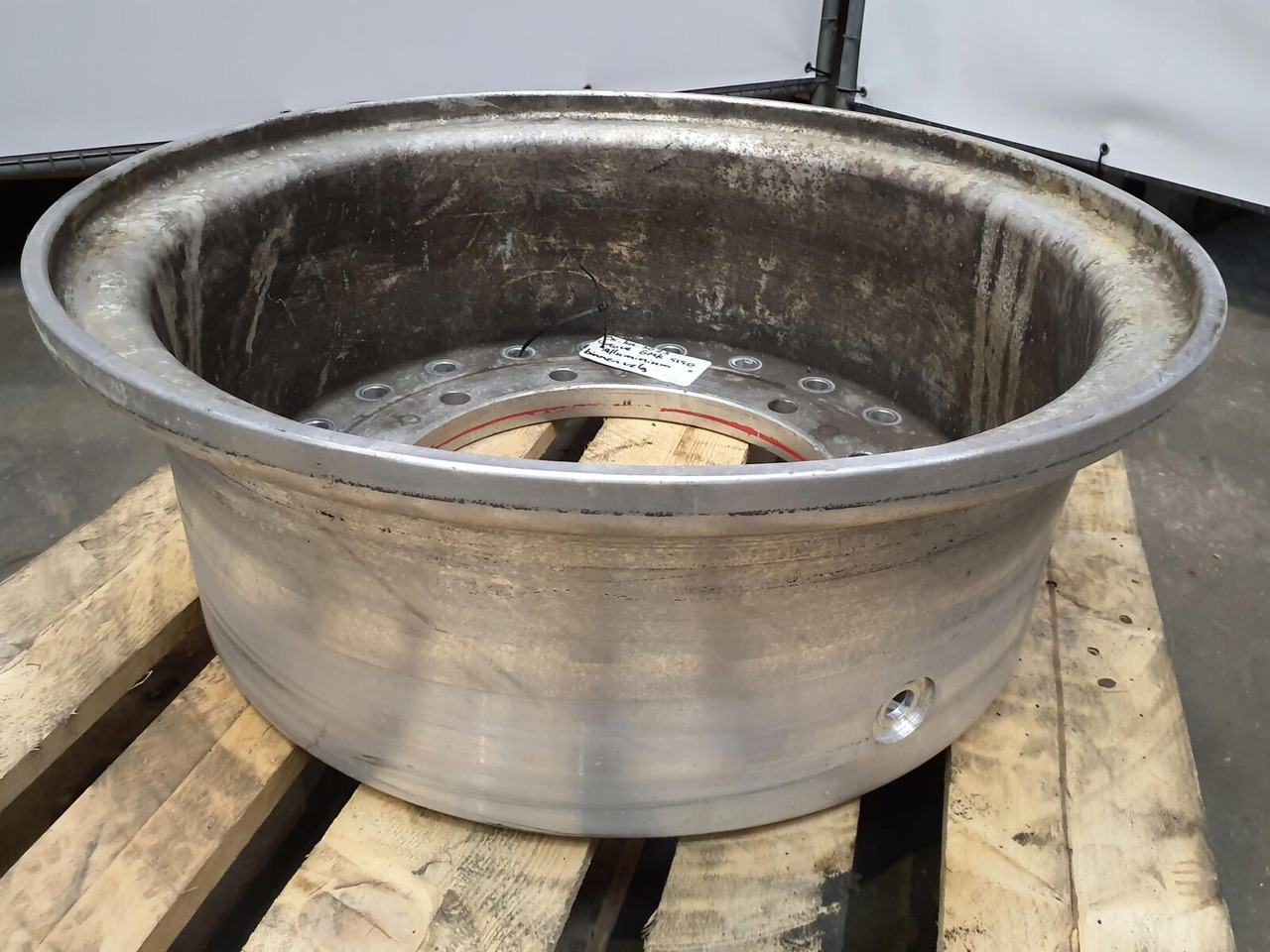 Grove Rear ring 445/95R25 12 8.8 2p Alu - Колесный диск для Кранов: фото 1 Grove Rear ring 445/95R25 12 8.8 2p Alu - Колесный диск для Кранов: фото 1