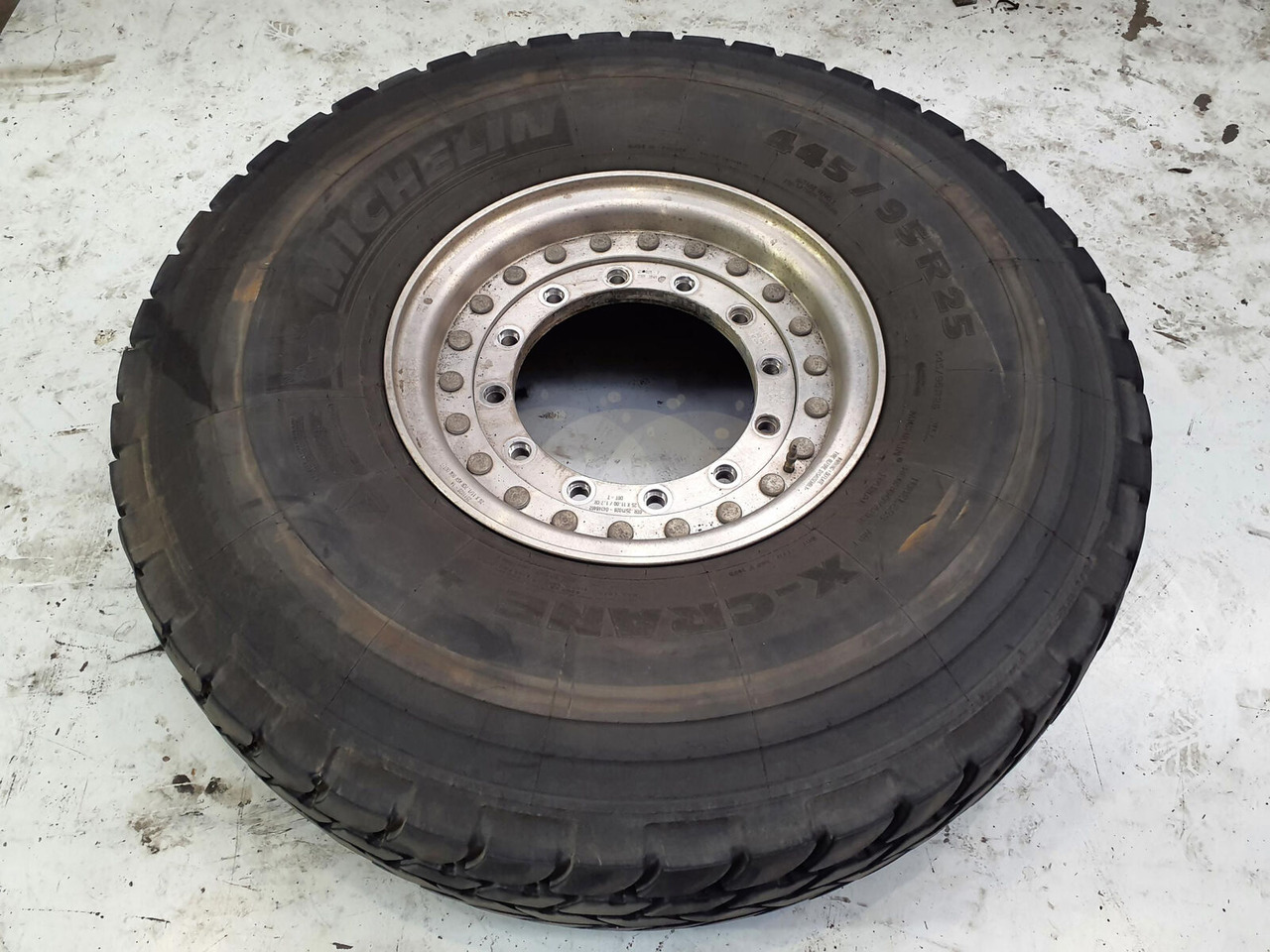 Grove Wheel 445/95R25 12 9 2p alu - Колесо для Кранов: фото 3 Grove Wheel 445/95R25 12 9 2p alu - Колесо для Кранов: фото 3