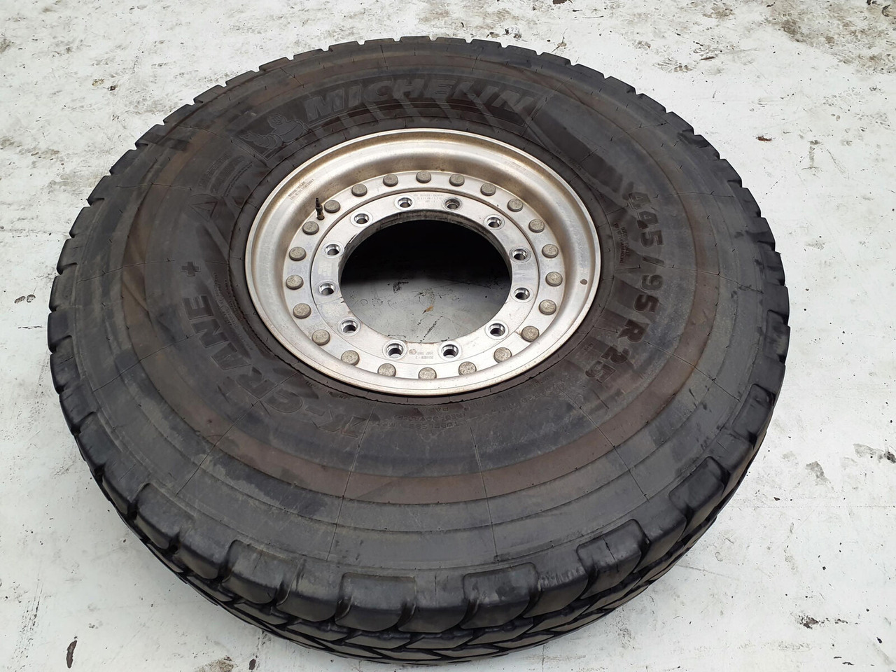 Grove Wheel 445/95R25 12 9 2p alu - Колесо для Кранов: фото 2 Grove Wheel 445/95R25 12 9 2p alu - Колесо для Кранов: фото 2