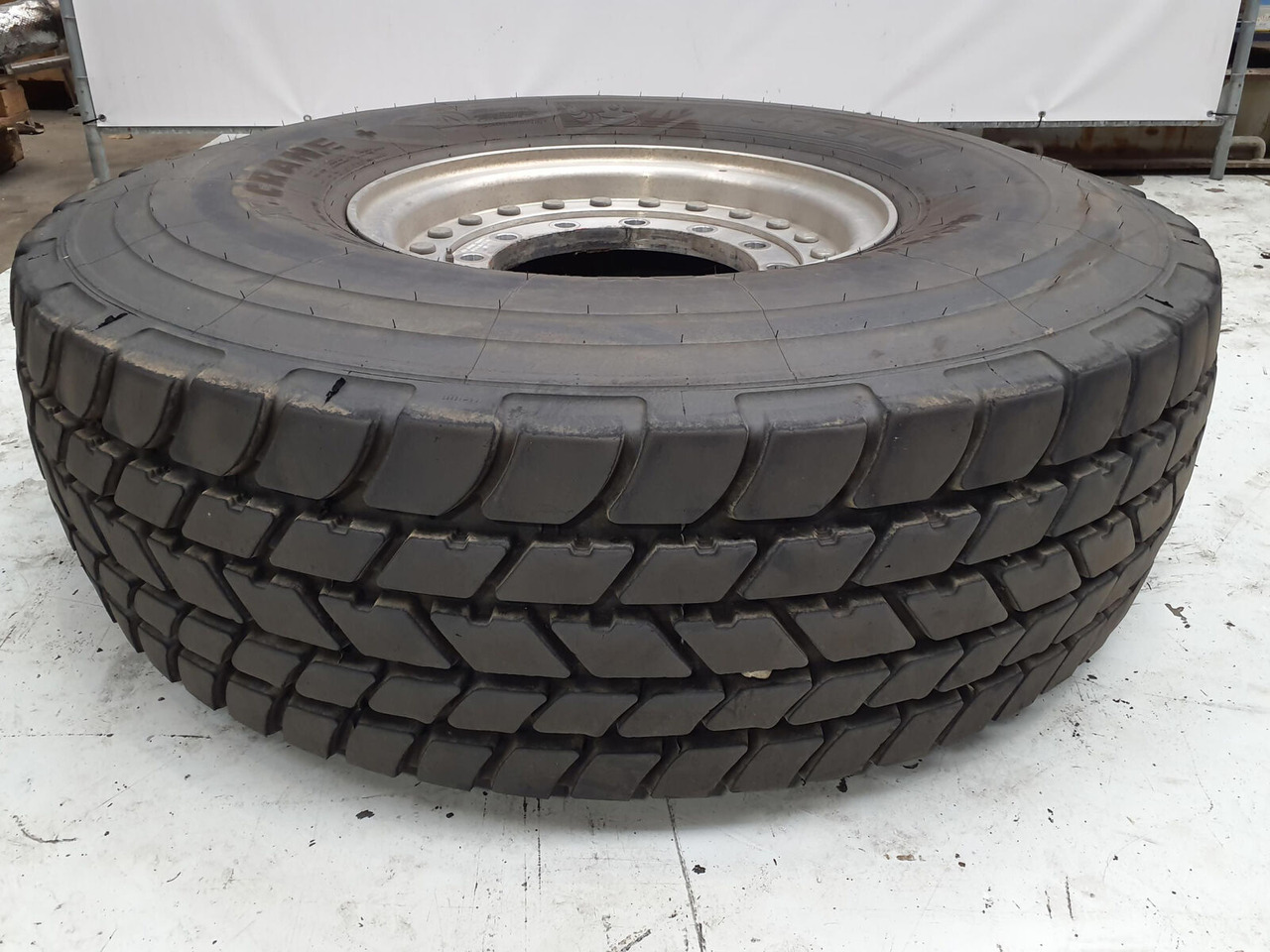 Grove Wheel 445/95R25 12 9 2p alu - Колесо для Кранов: фото 1 Grove Wheel 445/95R25 12 9 2p alu - Колесо для Кранов: фото 1