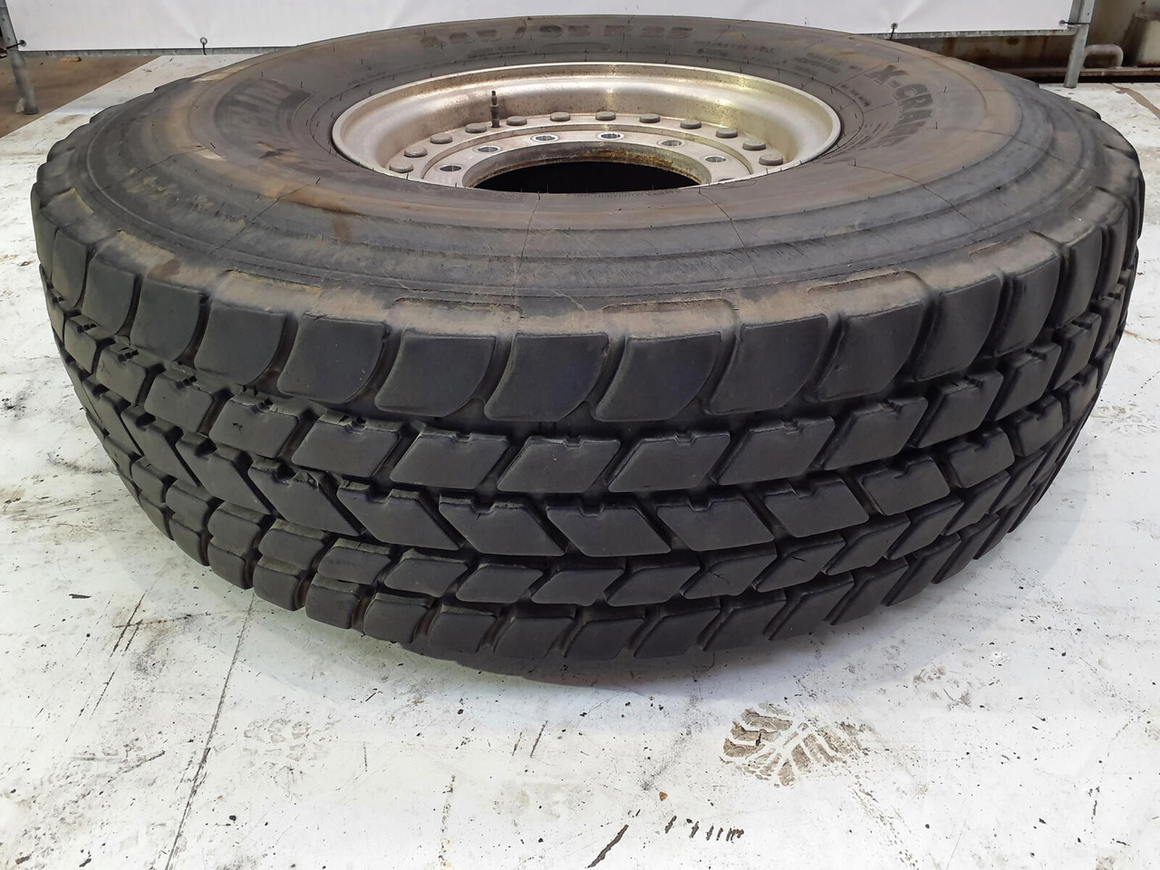 Grove Wheel 445/95R25 12 9 2p alu - Колесо для Кранов: фото 1 Grove Wheel 445/95R25 12 9 2p alu - Колесо для Кранов: фото 1