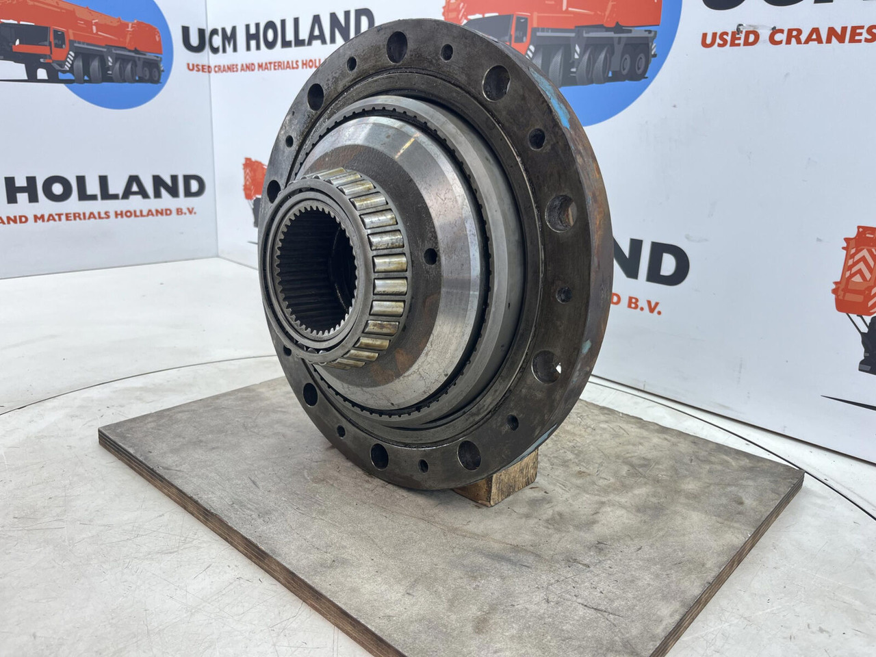 Kessler+Co Kessler Planetary gear 17-24-67-32-3pl-H83-42 - Бортовой редуктор для Мобильных кранов: фото 3 Kessler+Co Kessler Planetary gear 17-24-67-32-3pl-H83-42 - Бортовой редуктор для Мобильных кранов: фото 3