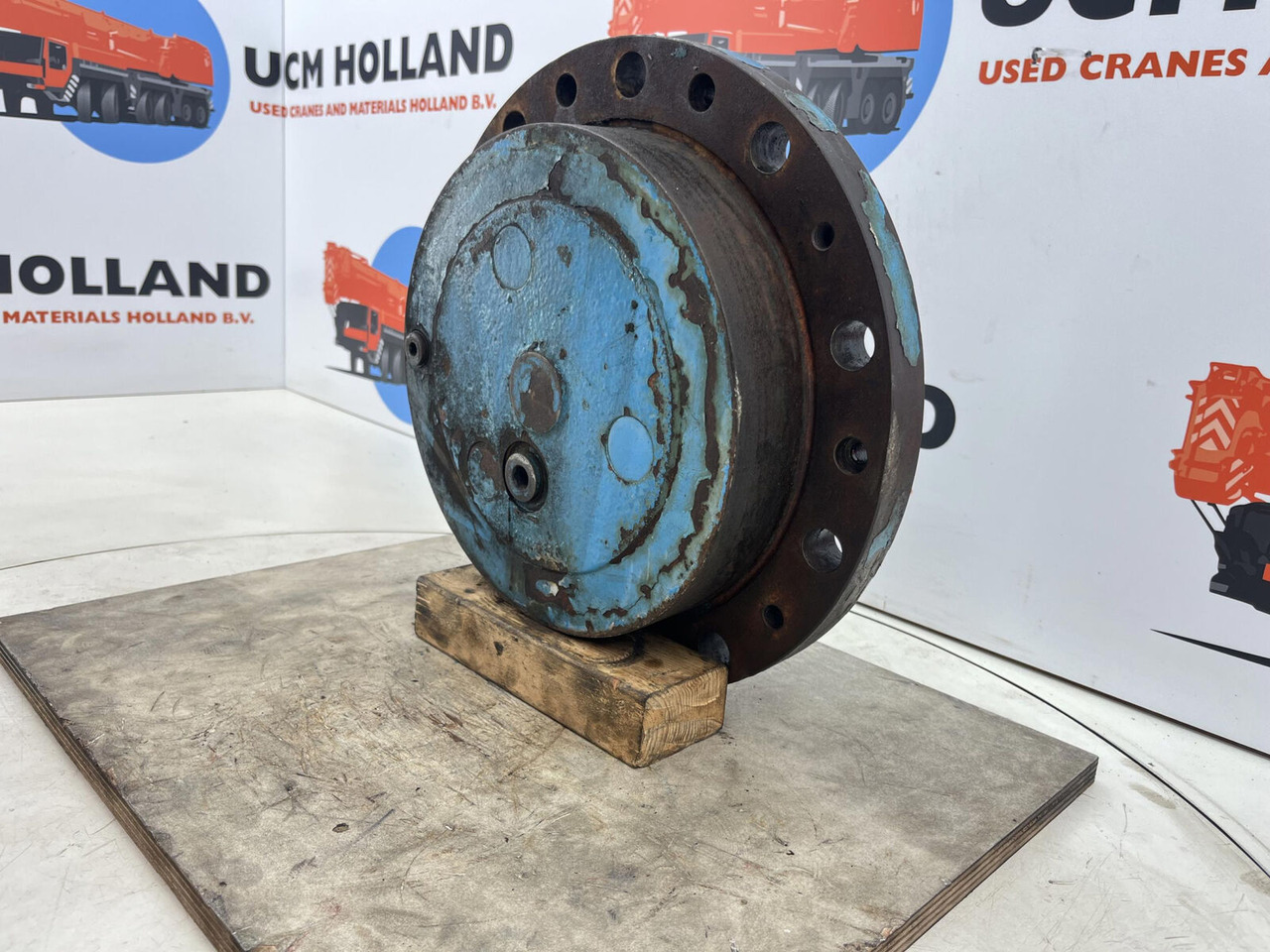 Kessler+Co Kessler Planetary gear 17-24-67-32-3pl-H83-42 - Бортовой редуктор для Мобильных кранов: фото 2 Kessler+Co Kessler Planetary gear 17-24-67-32-3pl-H83-42 - Бортовой редуктор для Мобильных кранов: фото 2