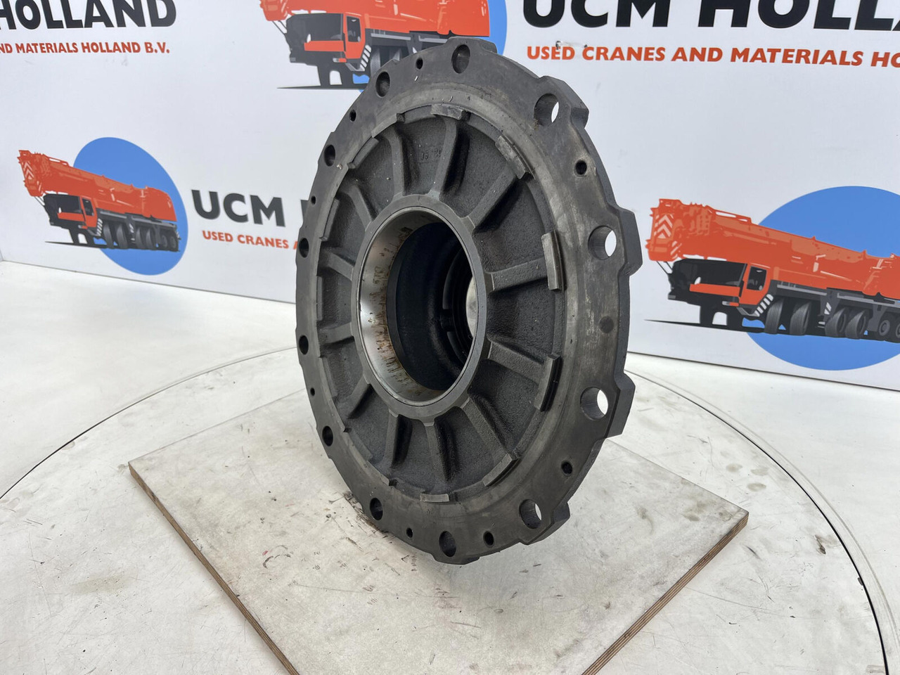 Krupp KMK 3045 Megatrak wheel hub - Ступица для Строительной техники: фото 1 Krupp KMK 3045 Megatrak wheel hub - Ступица для Строительной техники: фото 1