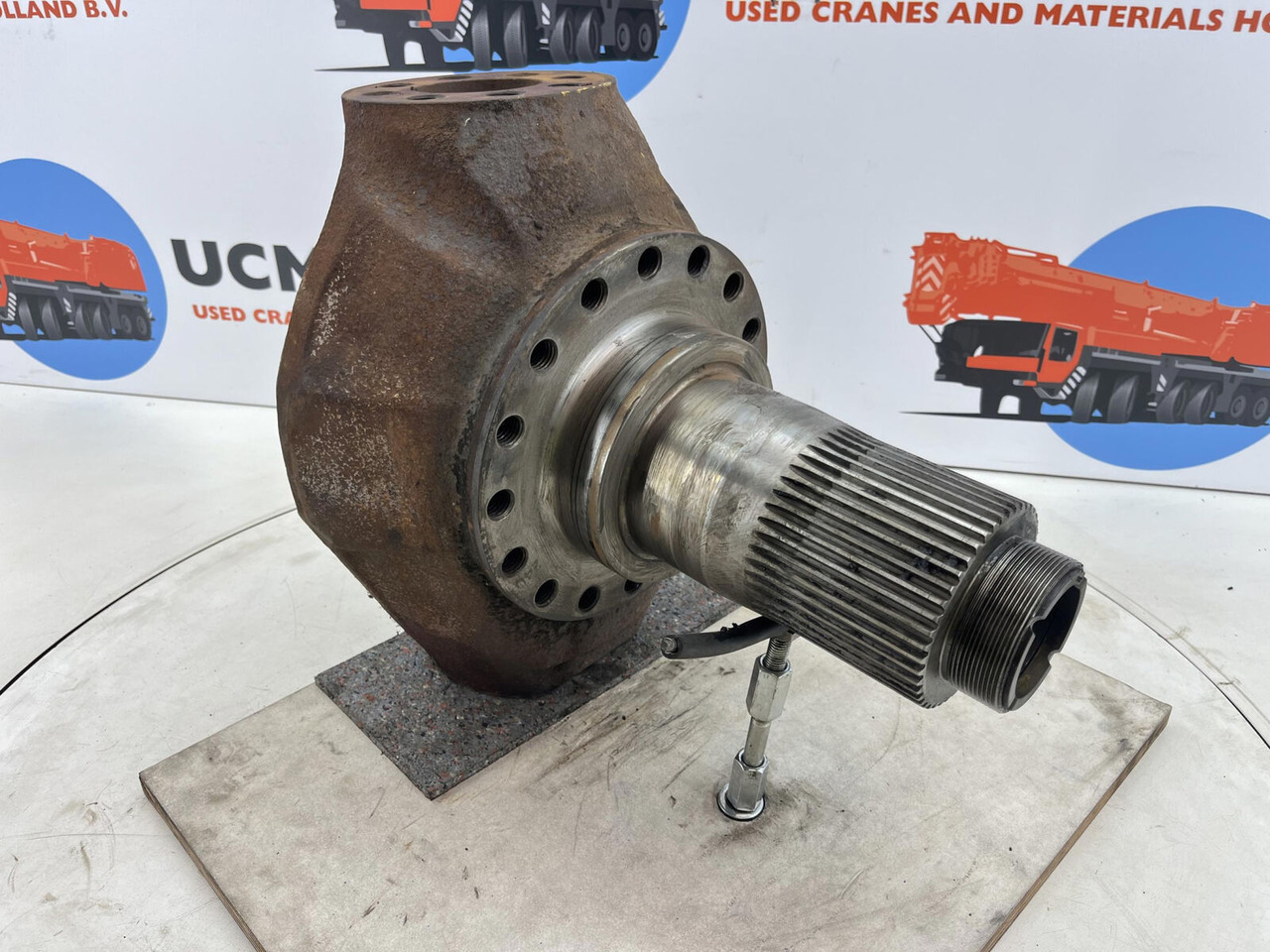 Krupp KMK 5100 Steering knuckle 16 holes axle 1 - Поворотный кулак для Мобильных кранов: фото 3 Krupp KMK 5100 Steering knuckle 16 holes axle 1 - Поворотный кулак для Мобильных кранов: фото 3