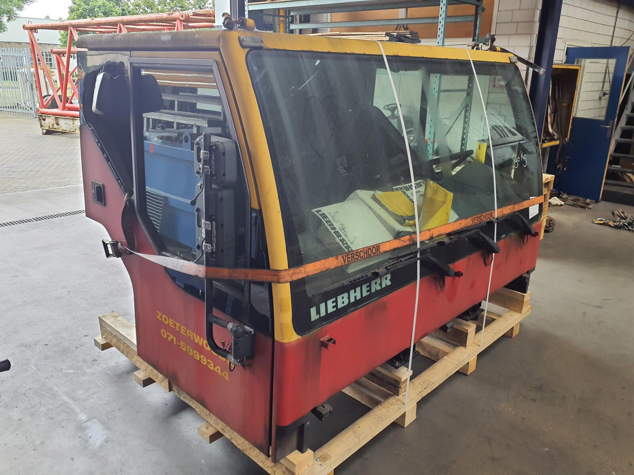Liebherr LTM 1060-2 drivers cabin - Кабина для Кранов: фото 2 Liebherr LTM 1060-2 drivers cabin - Кабина для Кранов: фото 2