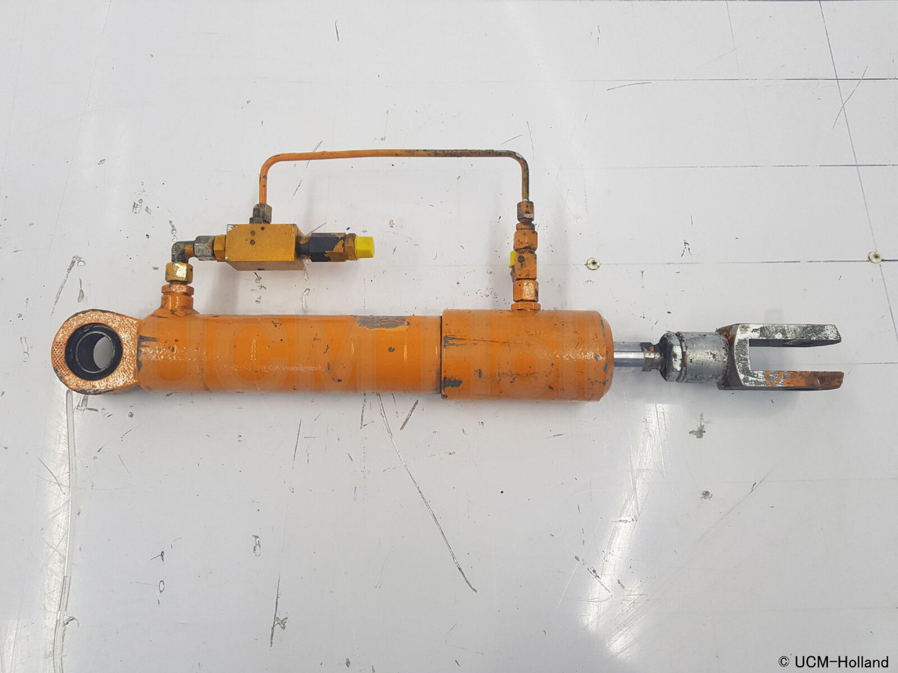 Liebherr LTM 1080-1 cabin tilt cylinder - Гидравлический цилиндр для Мобильных кранов: фото 1 Liebherr LTM 1080-1 cabin tilt cylinder - Гидравлический цилиндр для Мобильных кранов: фото 1