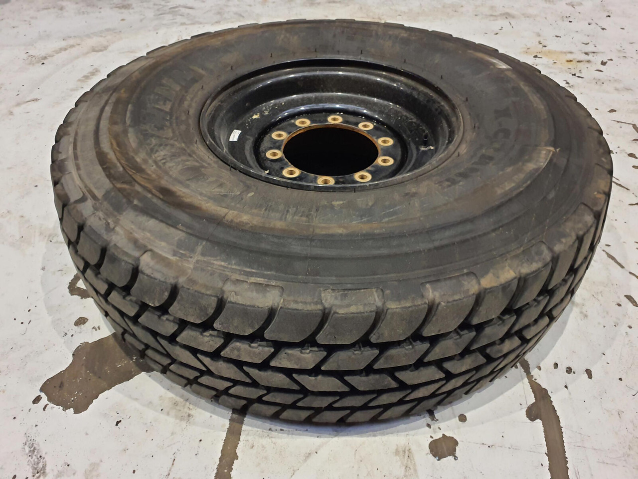 Liebherr Wheel 445/95R25 10 12 1p - Колесо для Кранов: фото 1 Liebherr Wheel 445/95R25 10 12 1p - Колесо для Кранов: фото 1