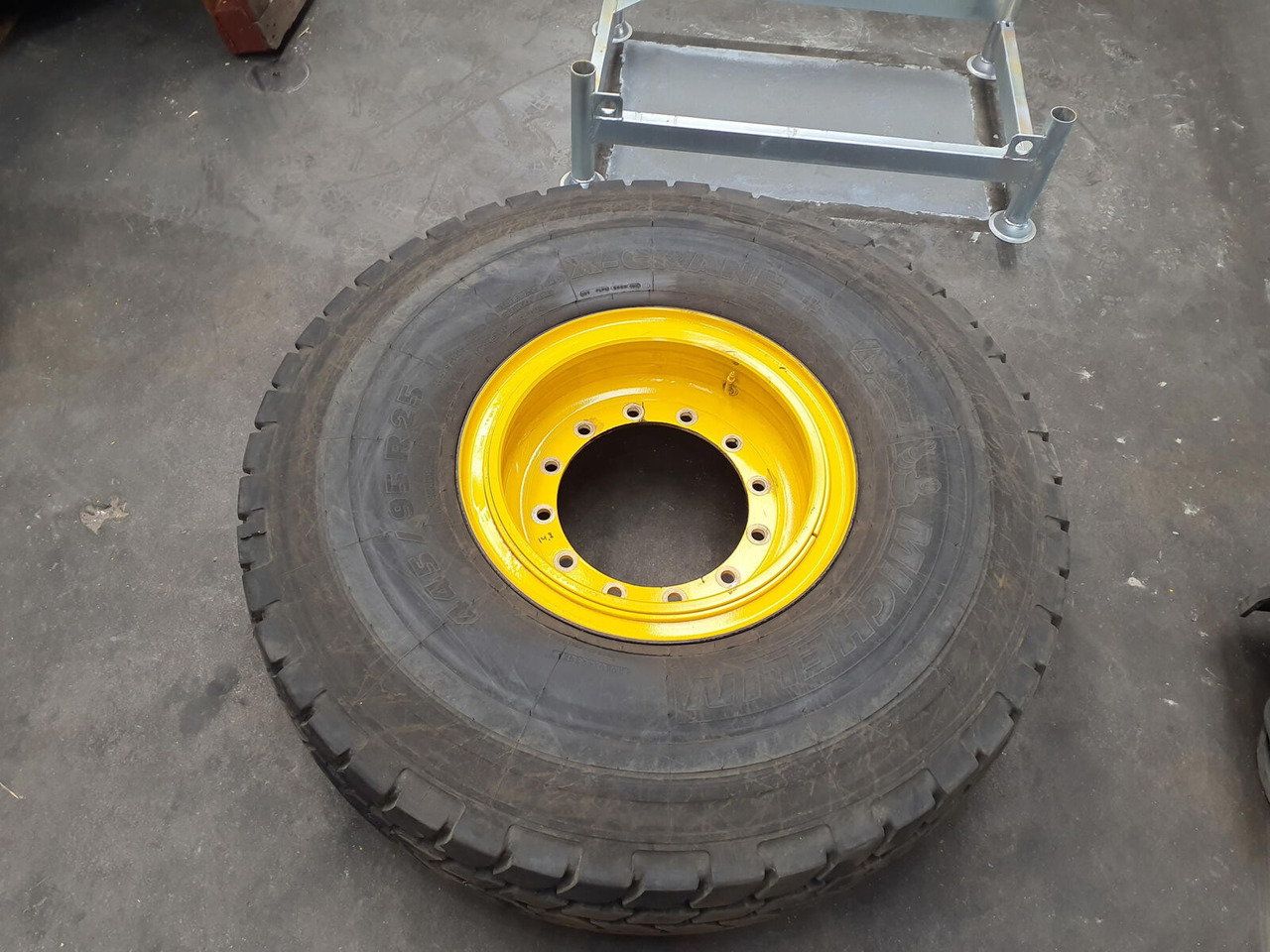 Michelin Wheel 445/95R25 12 14.8 3p - Колесо: фото 1 Michelin Wheel 445/95R25 12 14.8 3p - Колесо: фото 1