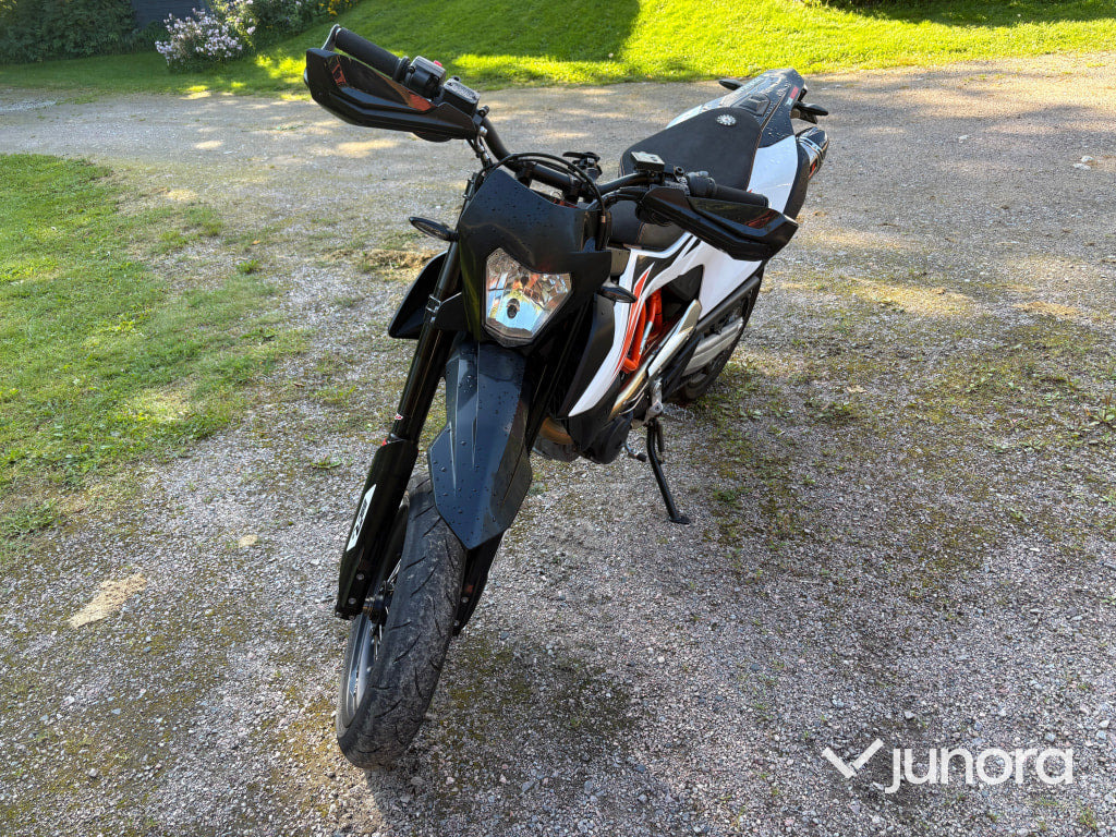 KTM 690 Smc R 2020 - Мотоцикл: фото 3 KTM 690 Smc R 2020 - Мотоцикл: фото 3