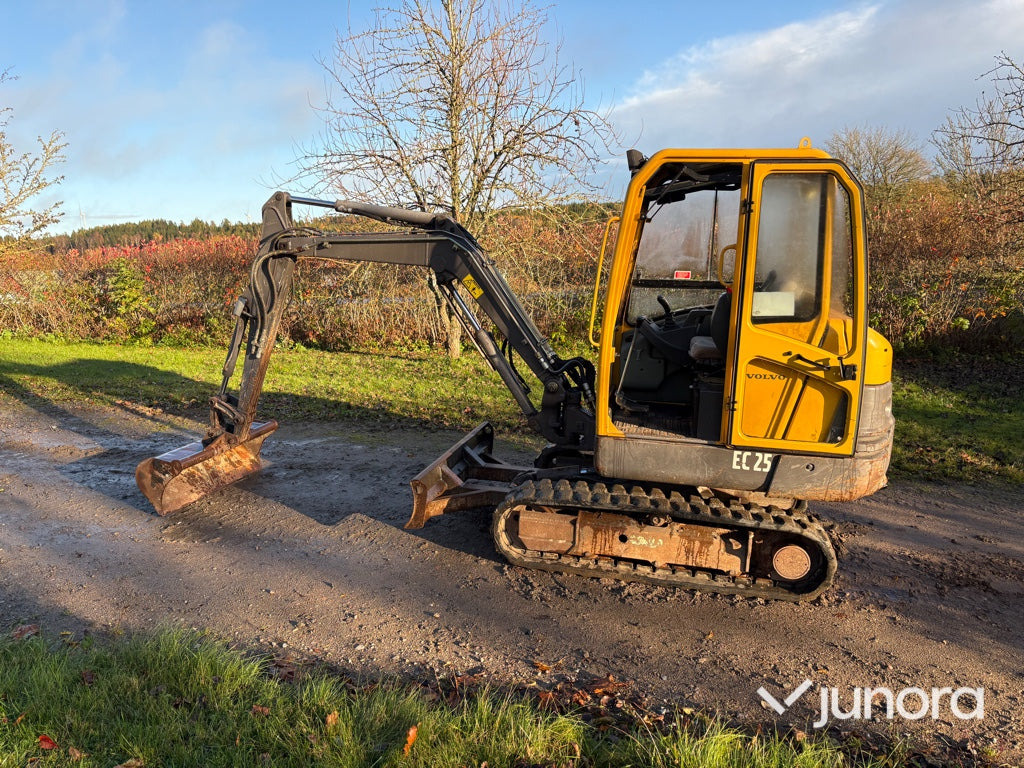 Minigrävare - Volvo, EC25 - Мини-экскаватор: фото 2 Minigrävare - Volvo, EC25 - Мини-экскаватор: фото 2
