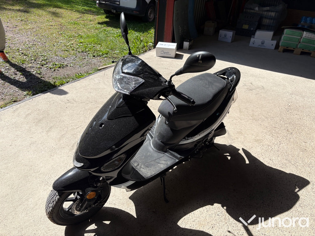 Moped Drax Awesome E5 - Мотоцикл: фото 4 Moped Drax Awesome E5 - Мотоцикл: фото 4