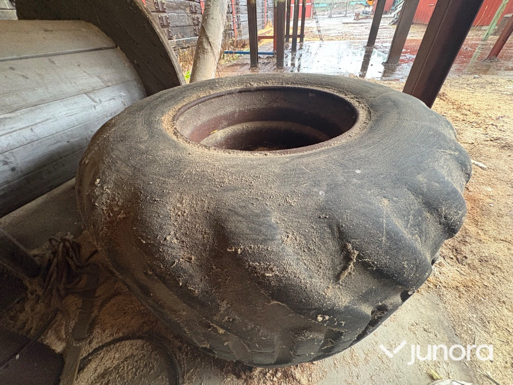 Reservhjul + fälg - John Deer 810 Skotare - Колесо для Сельскохозяйственной техники: фото 4 Reservhjul + fälg - John Deer 810 Skotare - Колесо для Сельскохозяйственной техники: фото 4