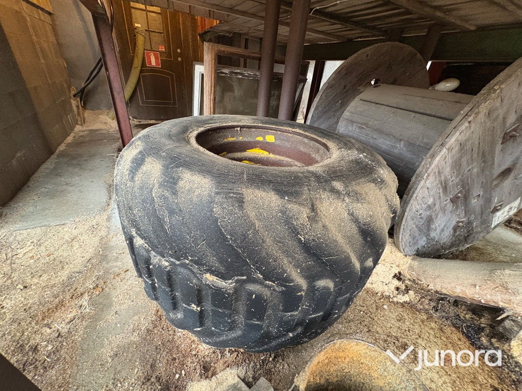 Reservhjul + fälg - John Deer 810 Skotare - Колесо для Сельскохозяйственной техники: фото 2 Reservhjul + fälg - John Deer 810 Skotare - Колесо для Сельскохозяйственной техники: фото 2