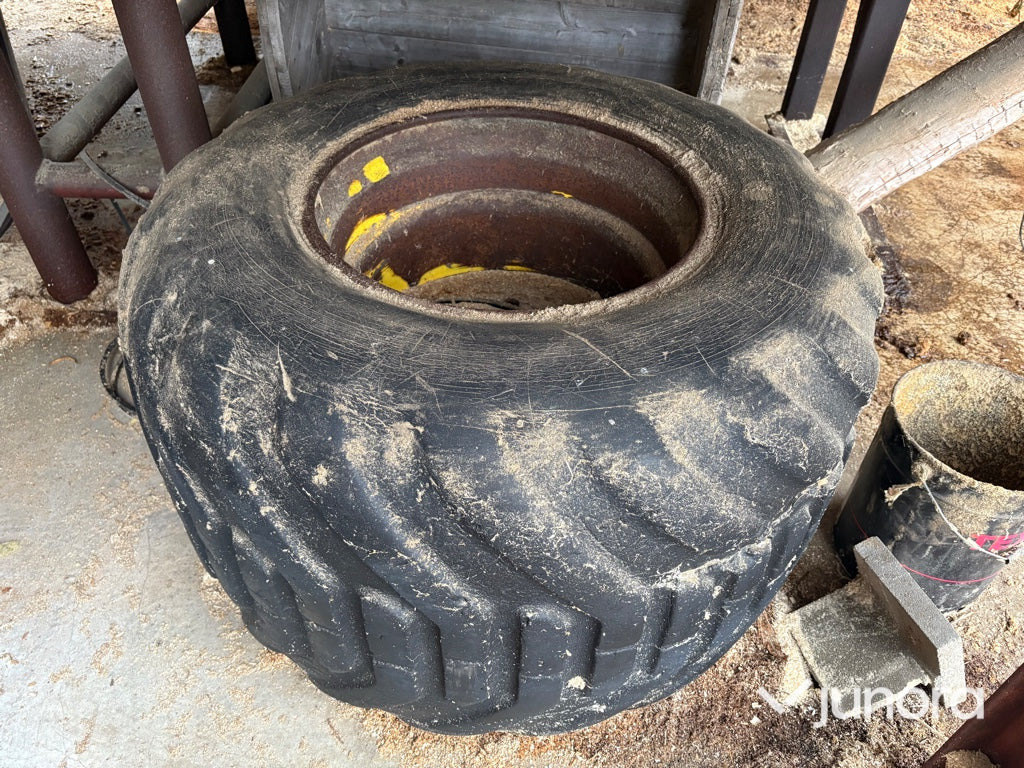 Reservhjul + fälg - John Deer 810 Skotare - Колесо для Сельскохозяйственной техники: фото 1 Reservhjul + fälg - John Deer 810 Skotare - Колесо для Сельскохозяйственной техники: фото 1