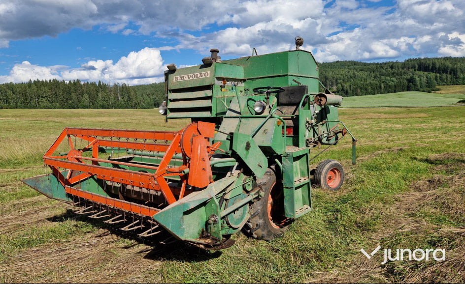 Skördetröska - Volvo BM, Aktiv 800 + Aktiv 800 som reservdel - Зерноуборочный комбайн: фото 1 Skördetröska - Volvo BM, Aktiv 800 + Aktiv 800 som reservdel - Зерноуборочный комбайн: фото 1