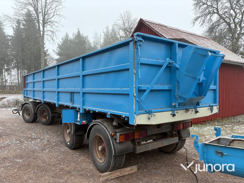 Самосвальный прицеп Torkvagn/Spannmålsvagn med tipp - 25 kubik: фото 7 Самосвальный прицеп Torkvagn/Spannmålsvagn med tipp - 25 kubik: фото 7