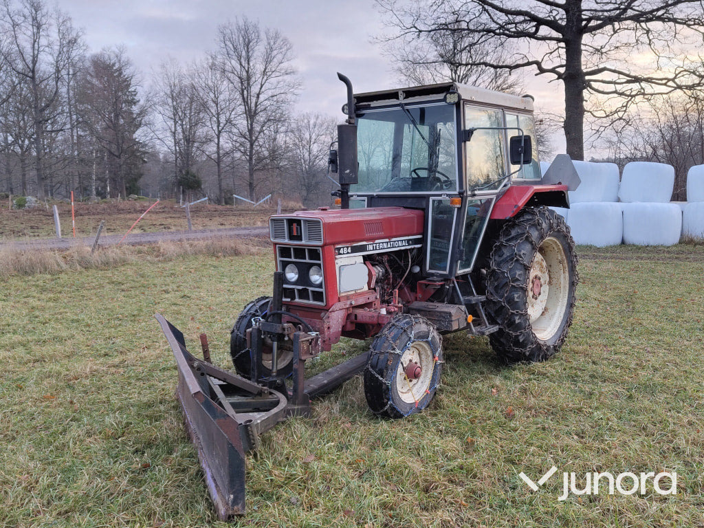 Traktor - International 484 STD - Трактор: фото 1 Traktor - International 484 STD - Трактор: фото 1