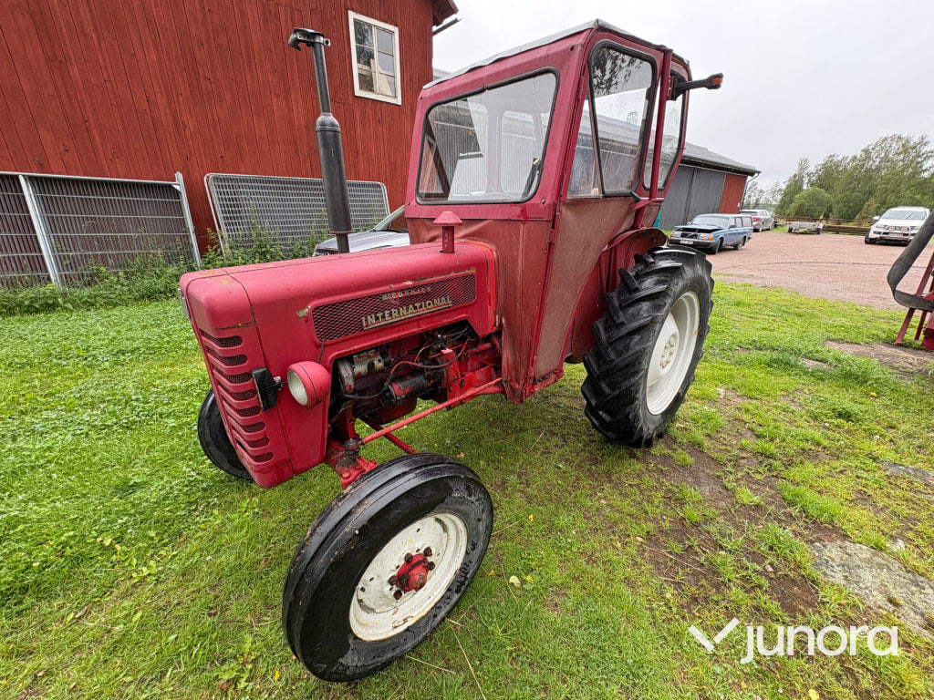 Traktor - International Harvester, B-275 - Трактор: фото 1 Traktor - International Harvester, B-275 - Трактор: фото 1