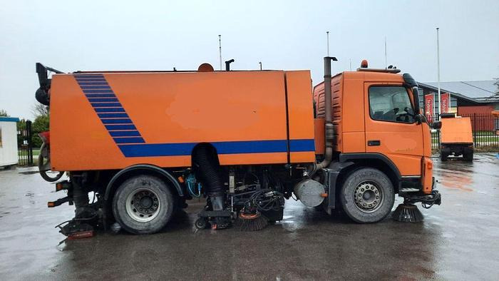 Подметально-уборочная машина VOLVO M9 4x2R + Johnston Beam VX800 Road Cleaner: фото 6
