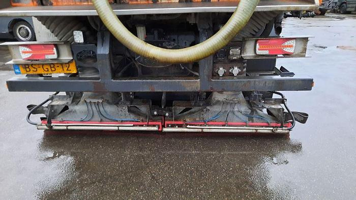 Подметально-уборочная машина VOLVO M9 4x2R + Johnston Beam VX800 Road Cleaner: фото 12