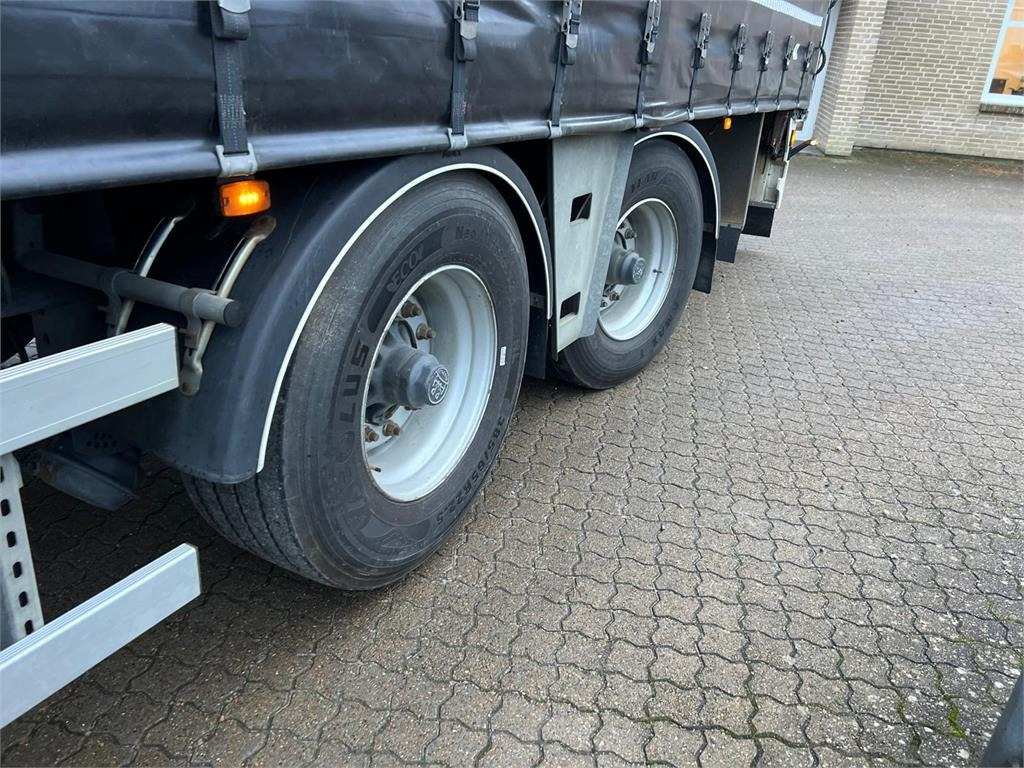 MTDK CI200 - 13,6 mtr - lodretstående lift - Тентованный полуприцеп: фото 2 MTDK CI200 - 13,6 mtr - lodretstående lift - Тентованный полуприцеп: фото 2