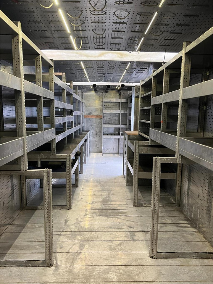 Mercedes-Benz Antos 1824 LnR - Грузовик с закрытым кузовом: фото 2 Mercedes-Benz Antos 1824 LnR - Грузовик с закрытым кузовом: фото 2