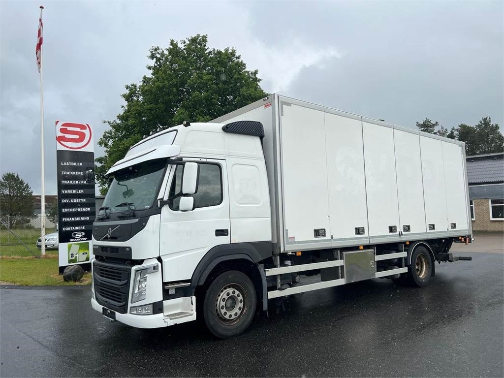 Volvo FM330 - Грузовик с закрытым кузовом: фото 1 Volvo FM330 - Грузовик с закрытым кузовом: фото 1