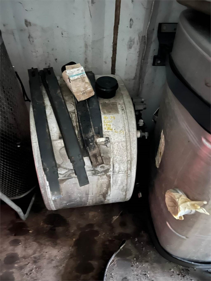 Volvo Hydarlik tank 210 L med bæringer - Бак для гидравлической жидкости для Грузовиков: фото 1 Volvo Hydarlik tank 210 L med bæringer - Бак для гидравлической жидкости для Грузовиков: фото 1