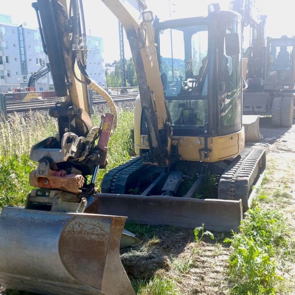 CAT 304 D CR - Мини-экскаватор: фото 1 CAT 304 D CR - Мини-экскаватор: фото 1
