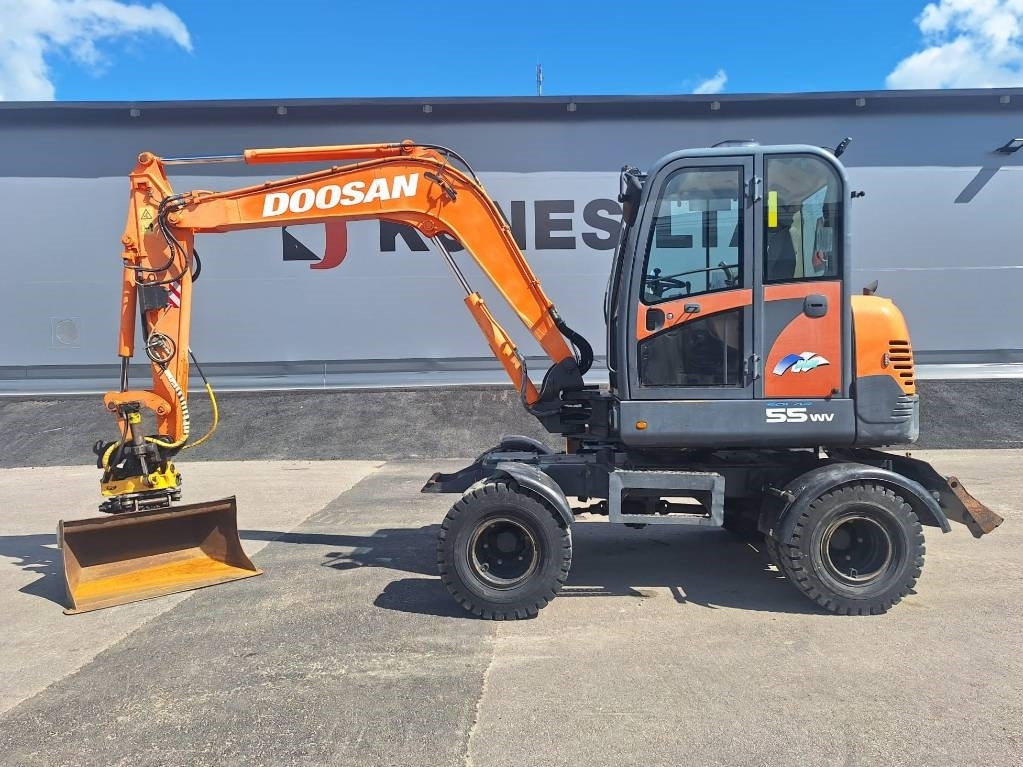 Doosan S55W PYÖRITTÄJÄLLÄ - Колёсный экскаватор: фото 1 Doosan S55W PYÖRITTÄJÄLLÄ - Колёсный экскаватор: фото 1