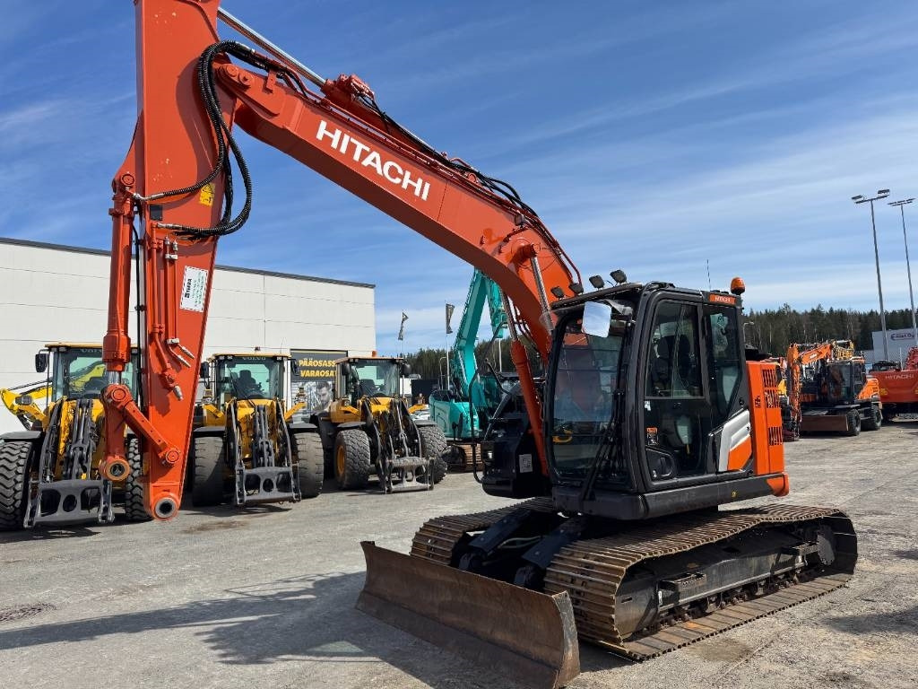 Hitachi ZX 135 USBL-7 Puskulevy - Гусеничный экскаватор: фото 2 Hitachi ZX 135 USBL-7 Puskulevy - Гусеничный экскаватор: фото 2