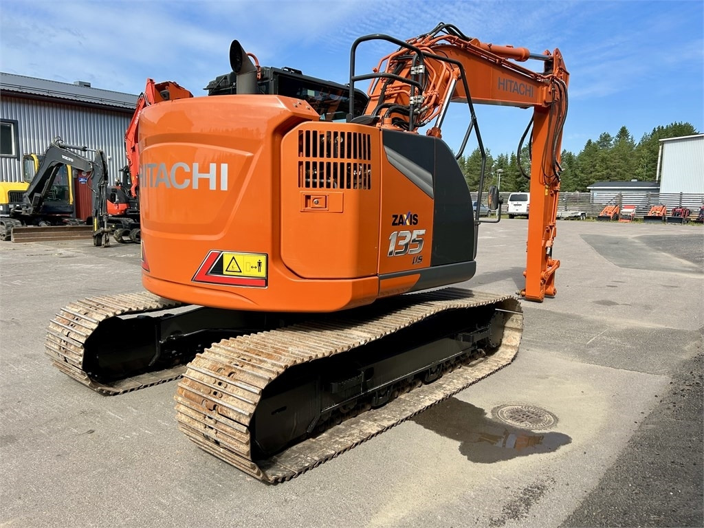 Hitachi ZX135US-7 - Гусеничный экскаватор: фото 4 Hitachi ZX135US-7 - Гусеничный экскаватор: фото 4