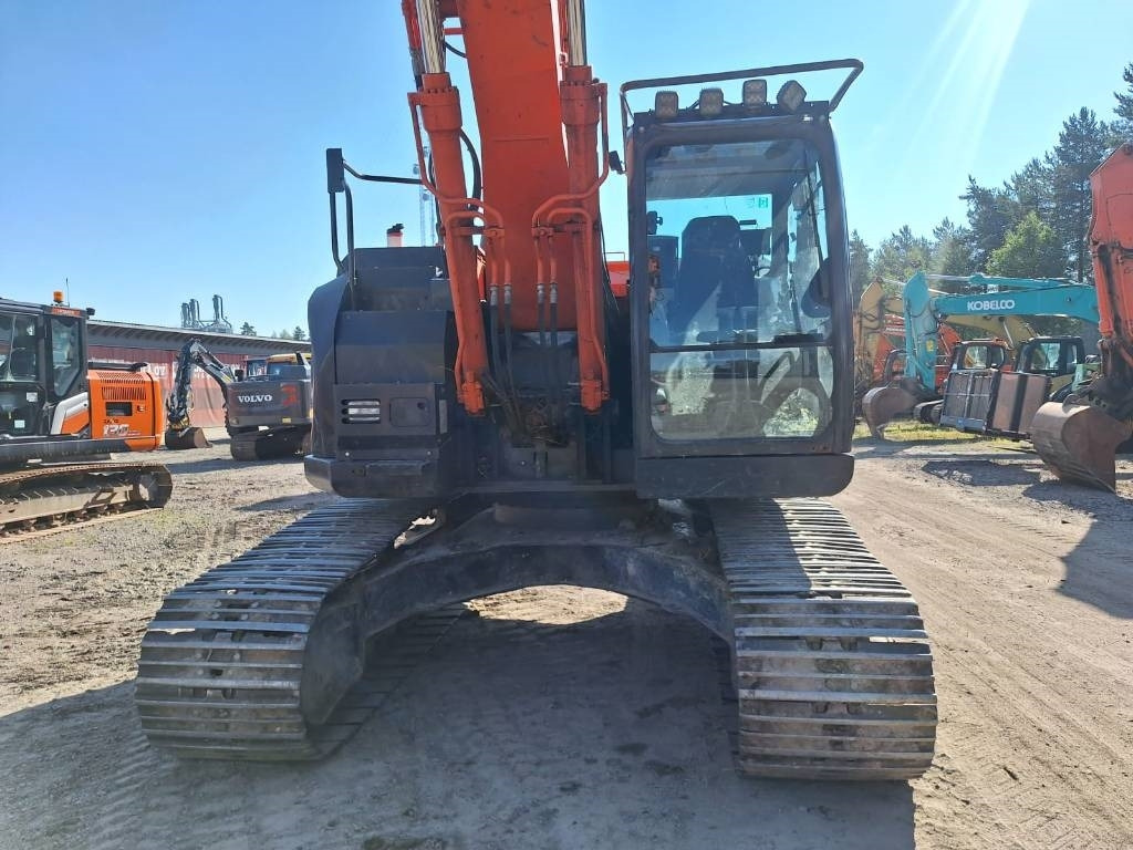 Hitachi ZX225USLC-5  - Гусеничный экскаватор: фото 4 Hitachi ZX225USLC-5  - Гусеничный экскаватор: фото 4