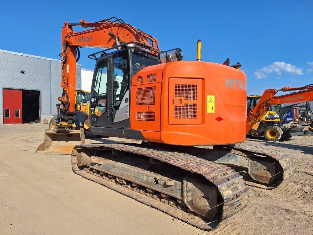 Hitachi ZX225USLC-5  - Гусеничный экскаватор: фото 5 Hitachi ZX225USLC-5  - Гусеничный экскаватор: фото 5