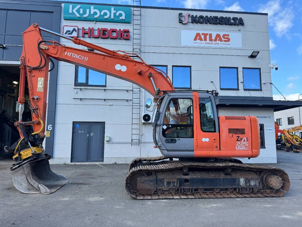 Hitachi ZX225USR PYÖRITTÄJÄLLÄ - Гусеничный экскаватор: фото 1 Hitachi ZX225USR PYÖRITTÄJÄLLÄ - Гусеничный экскаватор: фото 1
