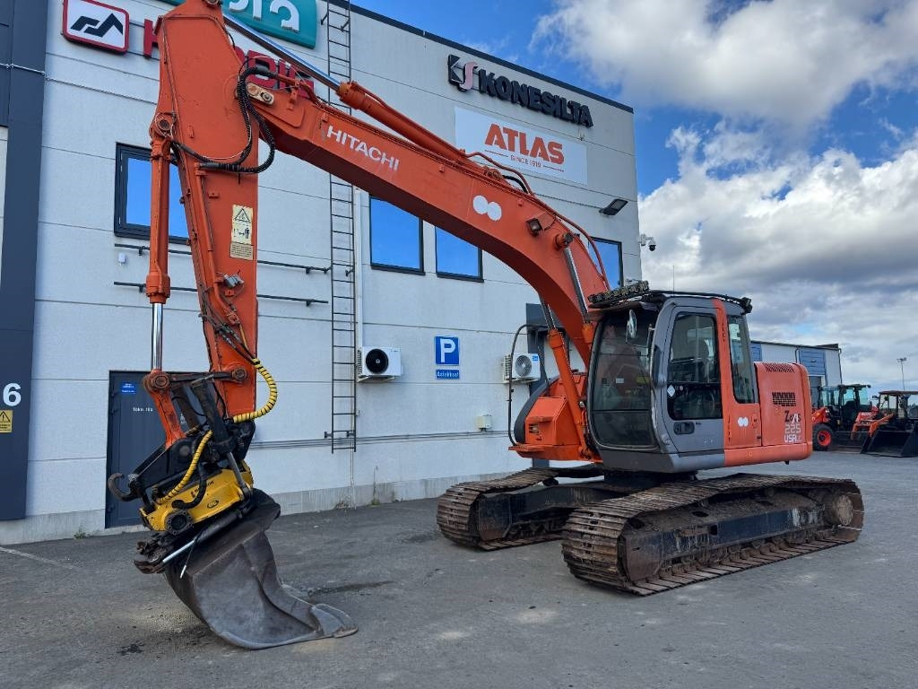 Hitachi ZX225USR PYÖRITTÄJÄLLÄ - Гусеничный экскаватор: фото 2 Hitachi ZX225USR PYÖRITTÄJÄLLÄ - Гусеничный экскаватор: фото 2
