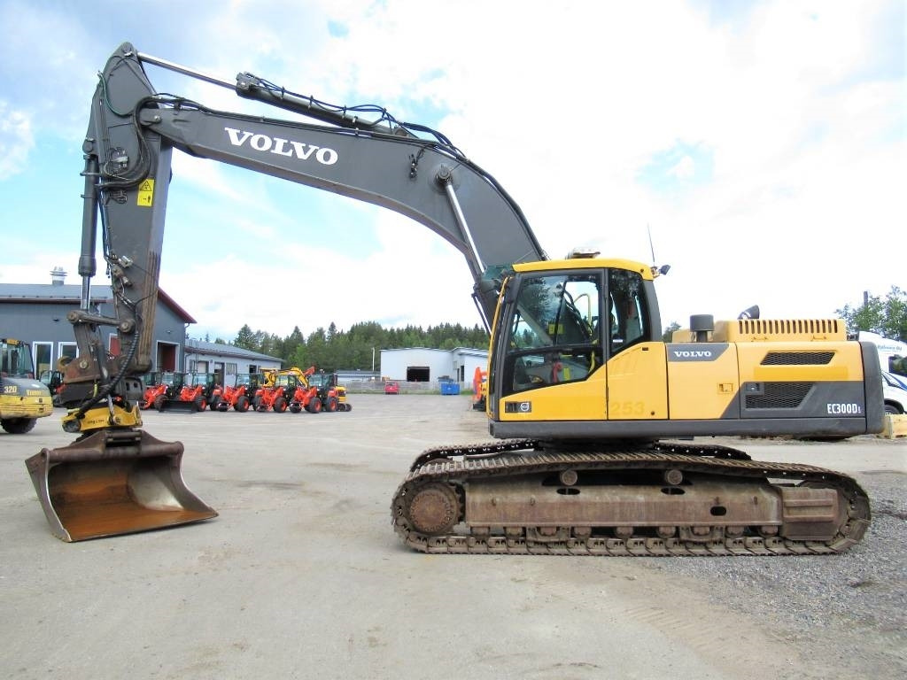 Volvo EC300DL PYÖRITTÄJÄLLÄ - Гусеничный экскаватор: фото 1 Volvo EC300DL PYÖRITTÄJÄLLÄ - Гусеничный экскаватор: фото 1