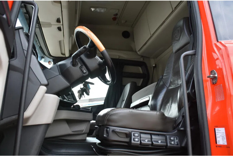 Scania R450 NGS 6x2/4NB - RETARDER - FULL AIR - 748 TKM - LEATHER SEATS - NAVI - 2 x FUEL TANKS - LED LIGHTS - - Тягач: фото 4 Scania R450 NGS 6x2/4NB - RETARDER - FULL AIR - 748 TKM - LEATHER SEATS - NAVI - 2 x FUEL TANKS - LED LIGHTS - - Тягач: фото 4