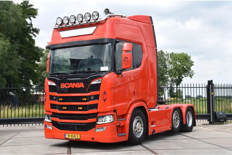 Scania R450 NGS 6x2/4NB - RETARDER - FULL AIR - 748 TKM - LEATHER SEATS - NAVI - 2 x FUEL TANKS - LED LIGHTS - - Тягач: фото 2 Scania R450 NGS 6x2/4NB - RETARDER - FULL AIR - 748 TKM - LEATHER SEATS - NAVI - 2 x FUEL TANKS - LED LIGHTS - - Тягач: фото 2