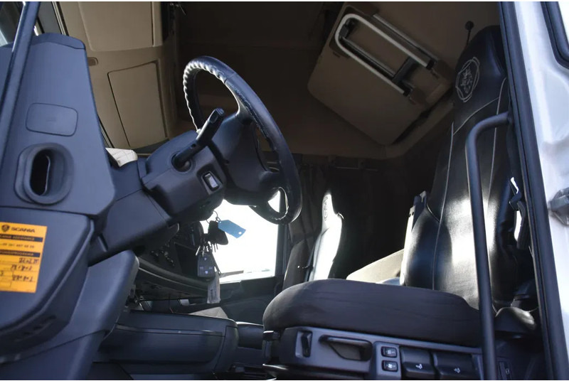 Scania R450 TL 4x2 - RETARDER - 815 TKM - PTO - PARK. AIRCO - NAVI - 2 x FUEL TANKS - GOOD CONDITION - - Тягач: фото 4 Scania R450 TL 4x2 - RETARDER - 815 TKM - PTO - PARK. AIRCO - NAVI - 2 x FUEL TANKS - GOOD CONDITION - - Тягач: фото 4