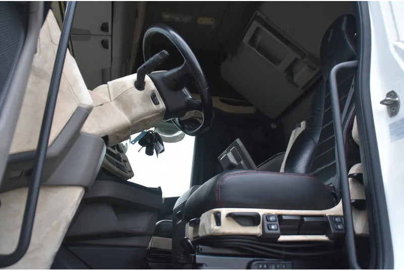 Scania S660 V8 NGS 4x2NB - NEW TACHO - RETARDER - FULL AIR - PARK. AIRCO - LEATHER SEATS - 2 x FUEL TANKS - ALCOA'S - LED - - Тягач: фото 4 Scania S660 V8 NGS 4x2NB - NEW TACHO - RETARDER - FULL AIR - PARK. AIRCO - LEATHER SEATS - 2 x FUEL TANKS - ALCOA'S - LED - - Тягач: фото 4