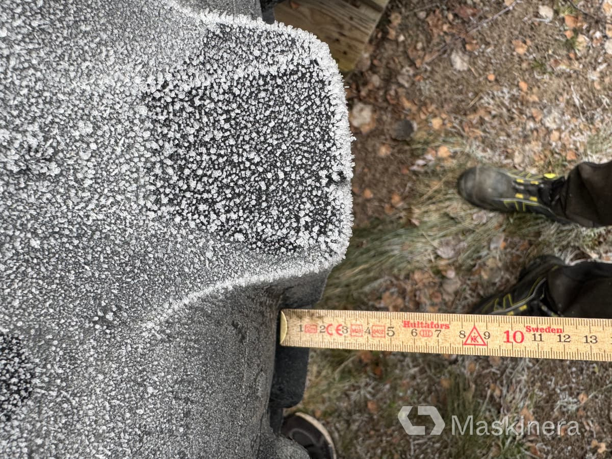 Entreprenaddäck på fälg med dubbar - Колесо для Строительной техники: фото 3 Entreprenaddäck på fälg med dubbar - Колесо для Строительной техники: фото 3