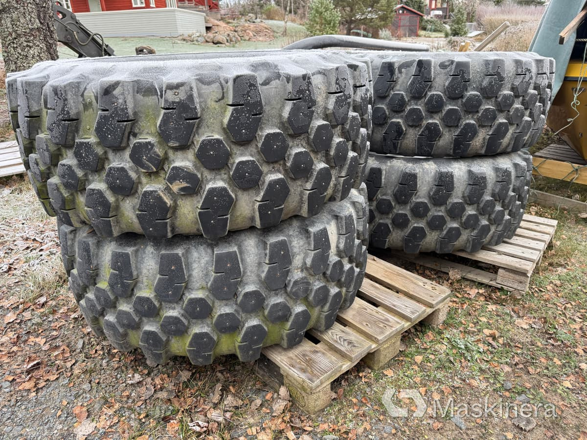 Entreprenaddäck på fälg med dubbar - Колесо для Строительной техники: фото 4 Entreprenaddäck på fälg med dubbar - Колесо для Строительной техники: фото 4