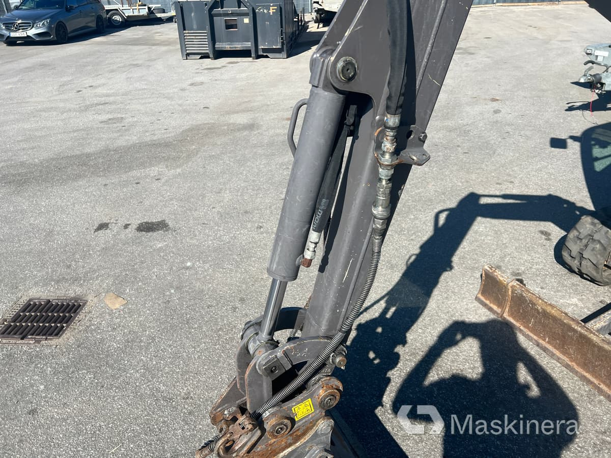 Гусеничный экскаватор Grävmaskin Volvo EC18D med maskintrailer och redskap: фото 19
