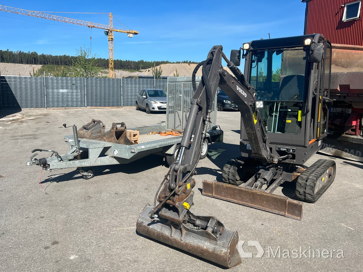Grävmaskin Volvo EC18D med maskintrailer och redskap - Гусеничный экскаватор: фото 1 Grävmaskin Volvo EC18D med maskintrailer och redskap - Гусеничный экскаватор: фото 1