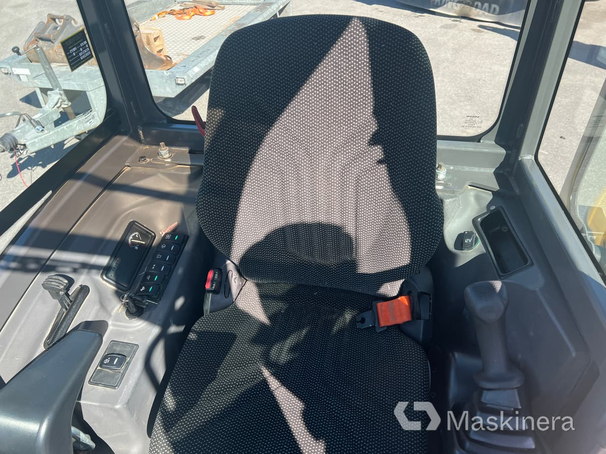Гусеничный экскаватор Grävmaskin Volvo EC18D med maskintrailer och redskap: фото 41